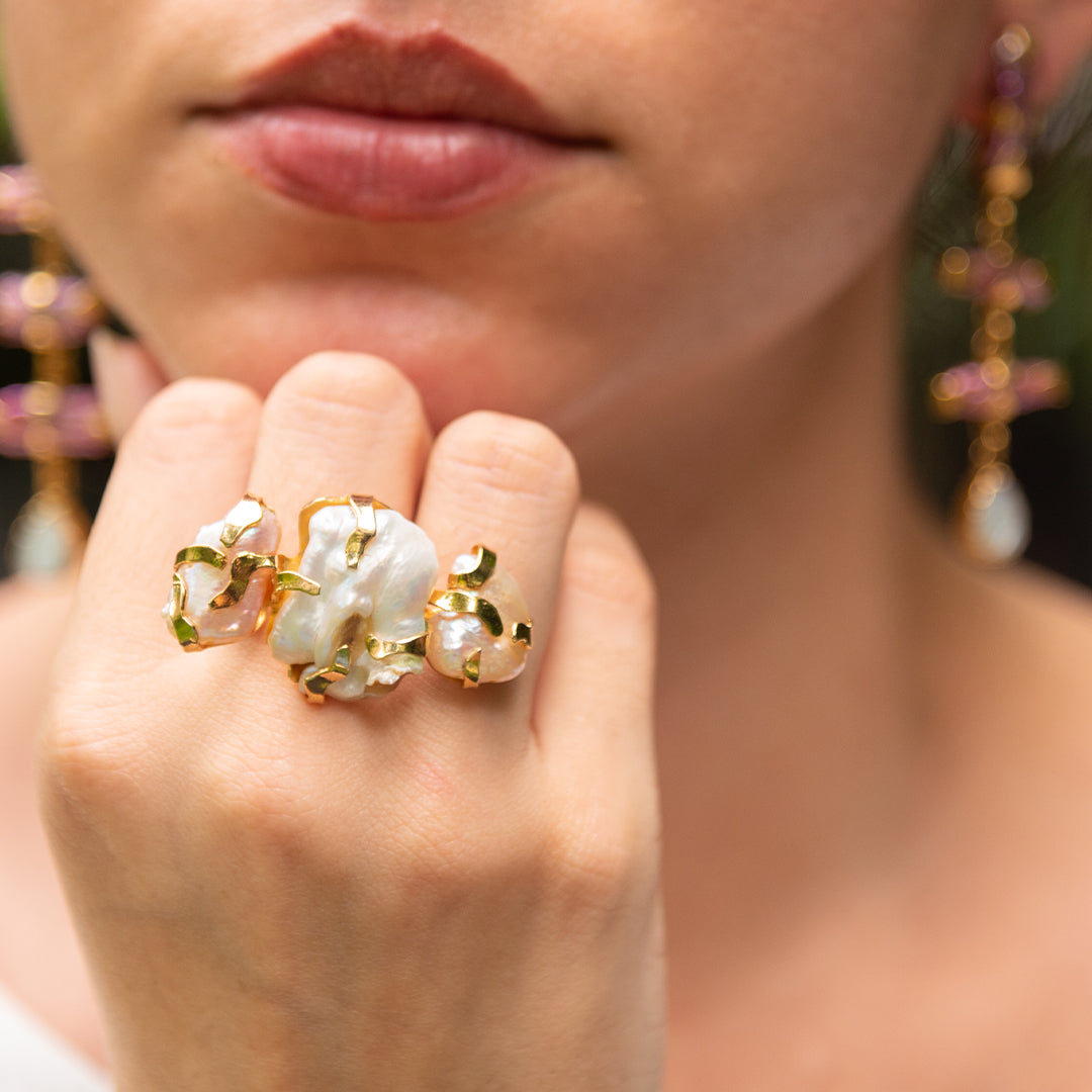 Anillo de Perlas Especiales Triple